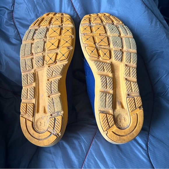 UNDER ARMOUR BOYS
TENNIS SHOE•Size 4Y - Picture 8 of 8